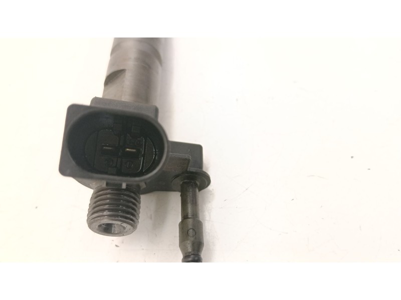 Recambio de inyector para bmw serie 3 berlina (e90) 320d 177 cv referencia OEM IAM 0986435  