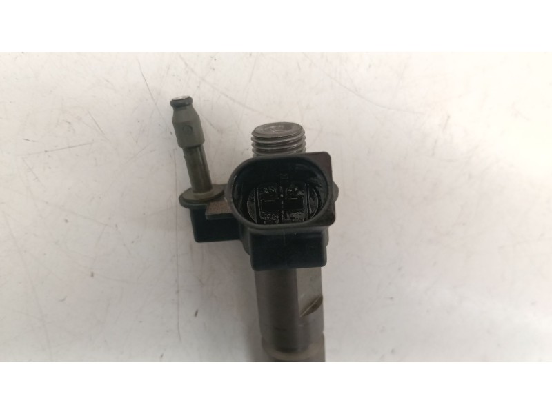 Recambio de inyector para bmw serie 3 berlina (e90) 320d 177 cv referencia OEM IAM 0986435  