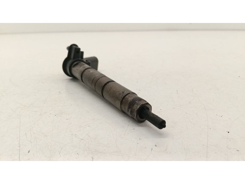 Recambio de inyector para bmw serie 3 berlina (e90) 320d 177 cv referencia OEM IAM 7797877  
							