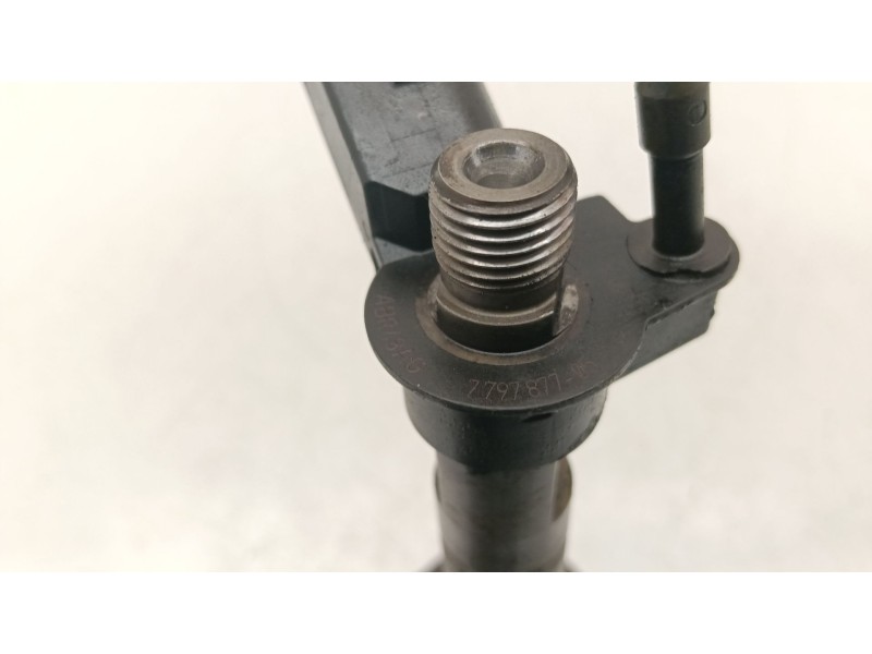 Recambio de inyector para bmw serie 3 berlina (e90) 320d 177 cv referencia OEM IAM 7797877  
							