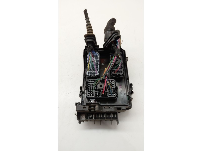 Recambio de caja reles / fusibles para opel astra k (b16) 1.6 cdti (68) referencia OEM IAM 39040853  