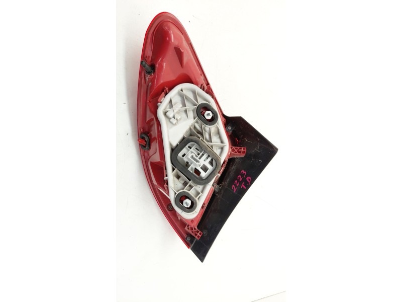 Recambio de piloto trasero derecho para opel meriva b monospace (s10) 1.7 cdti (75) referencia OEM IAM 21638009  