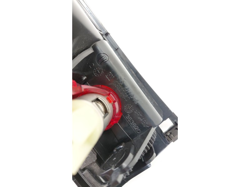 Recambio de cenicero para opel insignia a (g09) 2.0 cdti (68) referencia OEM IAM 13320460  