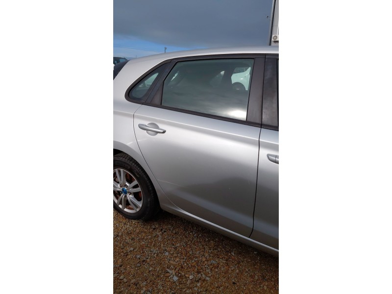 Recambio de puerta trasera derecha para hyundai i30 (pde, pd, pden) 1.4 mpi referencia OEM IAM   