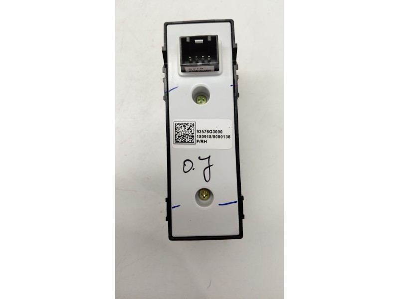 Recambio de mando elevalunas delantero derecho para hyundai i30 (pde, pd, pden) 1.4 mpi referencia OEM IAM 93576G3000  
							