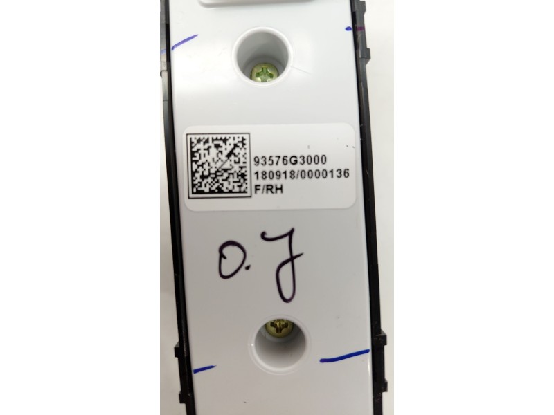 Recambio de mando elevalunas delantero derecho para hyundai i30 (pde, pd, pden) 1.4 mpi referencia OEM IAM 93576G3000  