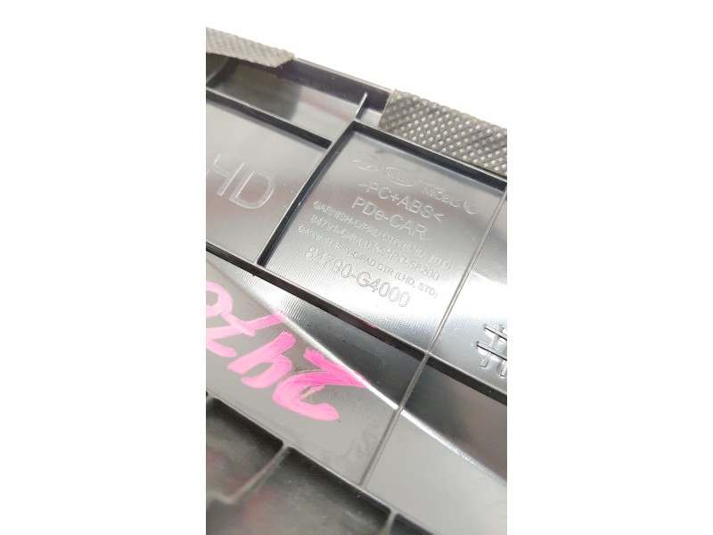 Recambio de moldura para hyundai i30 (pde, pd, pden) 1.4 mpi referencia OEM IAM 84790G4000  
							