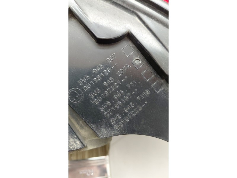 Recambio de piloto trasero izquierdo para skoda superb iii (3v3) 2.0 tdi referencia OEM IAM   