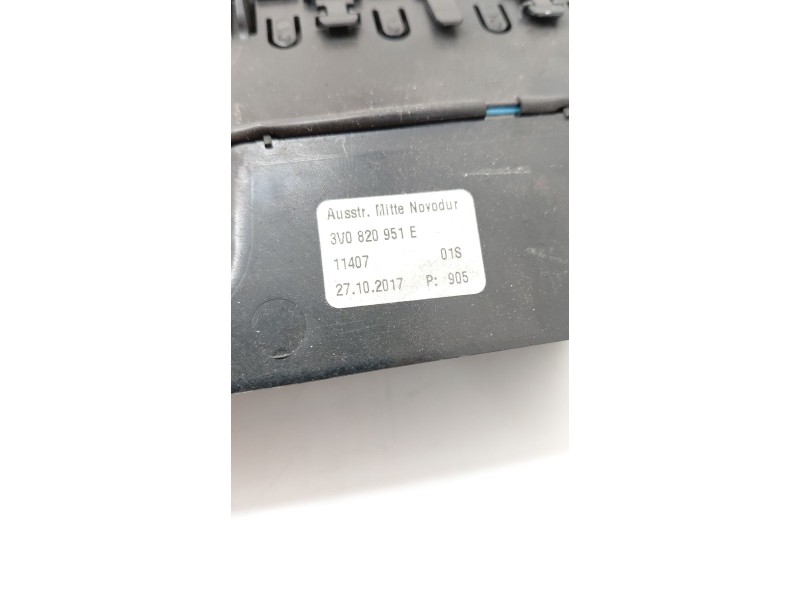 Recambio de rejilla aireadora para skoda superb iii (3v3) 2.0 tdi referencia OEM IAM 3V0820951E  