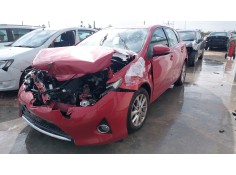 toyota auris (_e18_) del año 2013