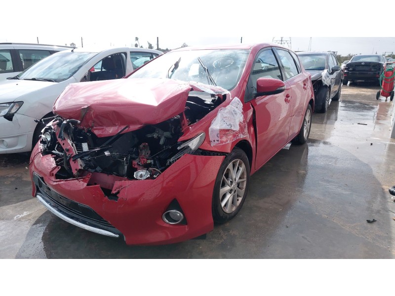 toyota auris (_e18_) del año 2013