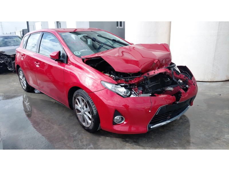 toyota auris (_e18_) del año 2013