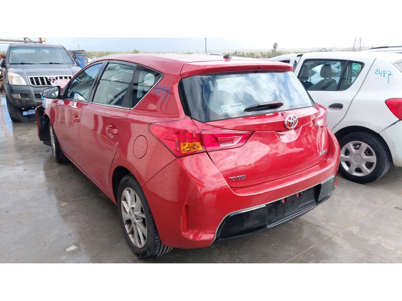 toyota auris (_e18_) del año 2013
							