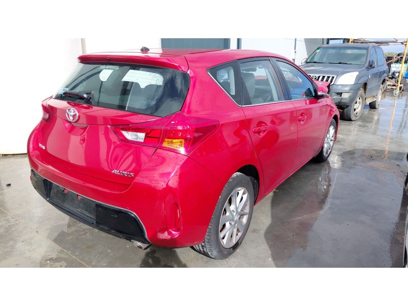 toyota auris (_e18_) del año 2013
							