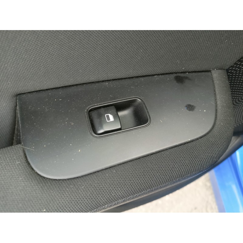 Recambio de mando elevalunas trasero izquierdo para kia ceed 1.0 tgdi cat referencia OEM IAM   