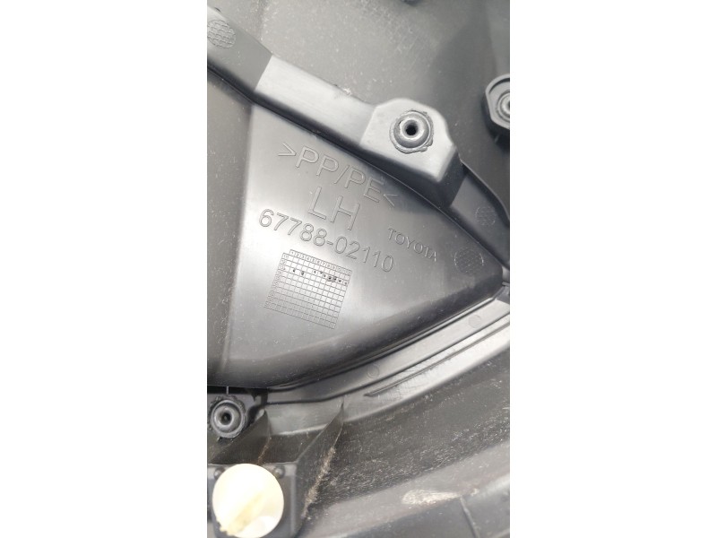 Recambio de guarnecido puerta trasera izquierda para toyota auris (_e18_) 2.0 d-4d (ade186_) referencia OEM IAM   
							
