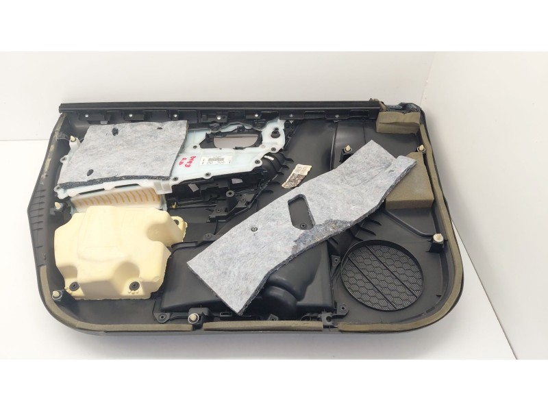 Recambio de guarnecido puerta delantera derecha para toyota auris (_e18_) 2.0 d-4d (ade186_) referencia OEM IAM 6777702300  