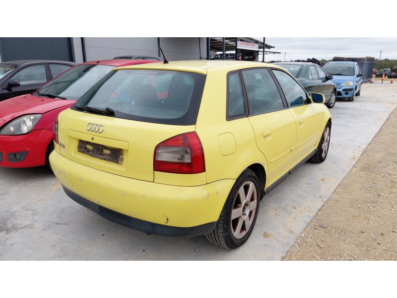 audi a3 (8l1) del año 2001
							