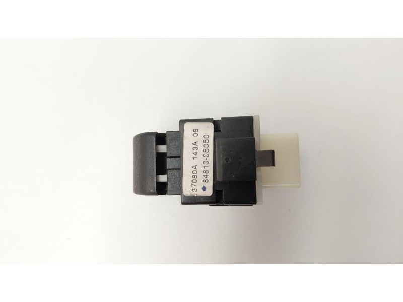 Recambio de mando elevalunas trasero derecho para toyota avensis (_t25_) 2.0 d-4d (adt250_) referencia OEM IAM 8481005050  