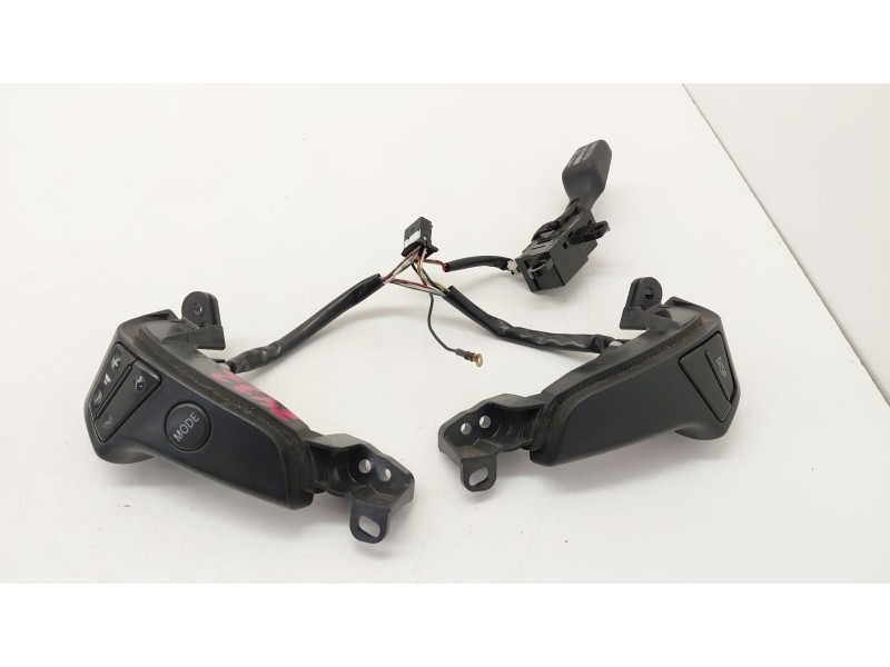 Recambio de mando volante para toyota avensis (_t25_) 2.0 d-4d (adt250_) referencia OEM IAM 75B596  