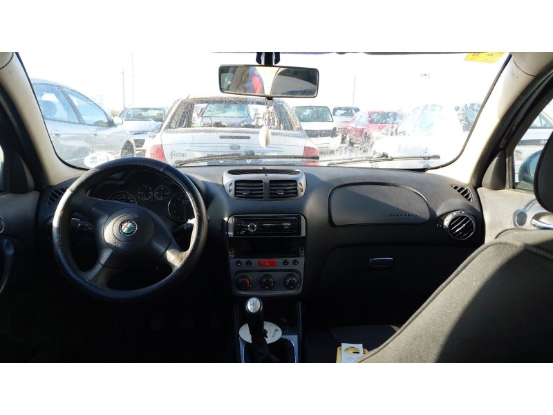 alfa romeo 147 (937_) del año 2000
							