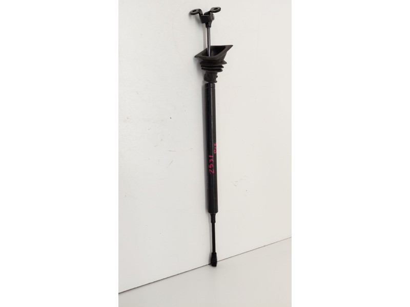 Recambio de retenedor puerta para porsche panamera (970) 3.0 d referencia OEM IAM 97053715100  
							