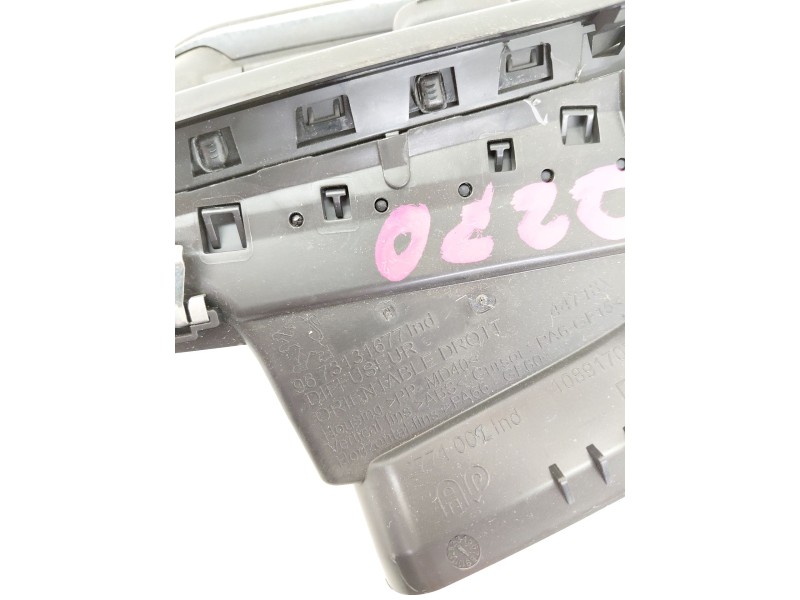 Recambio de rejilla aireadora para peugeot 208 i (ca_, cc_) 1.2 vti 82 referencia OEM IAM 9673131677  