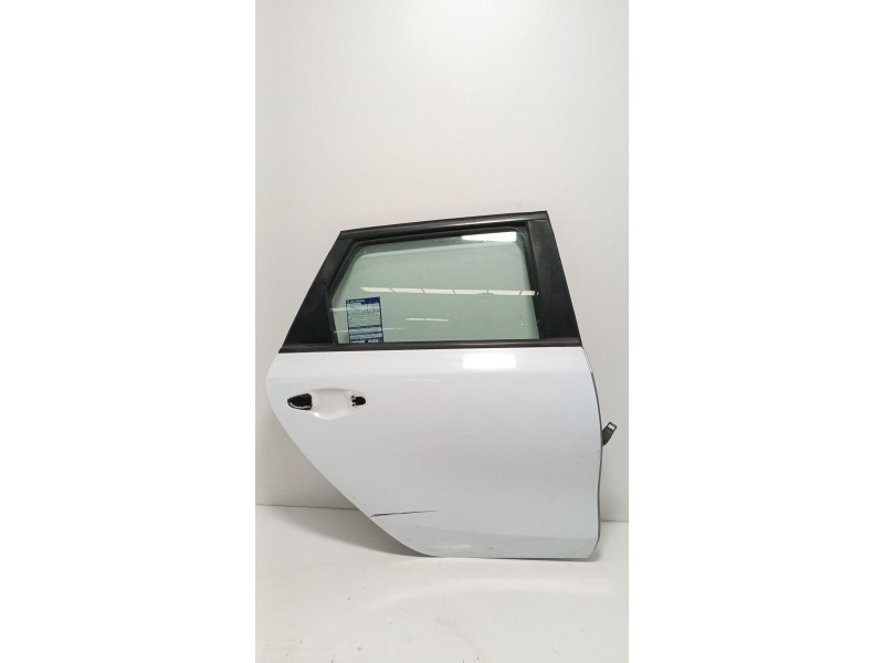 Recambio de puerta trasera derecha para kia ceed tourer (cd) 1.0 t-gdi referencia OEM IAM   