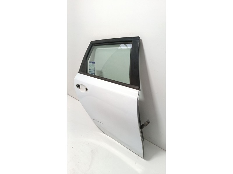 Recambio de puerta trasera derecha para kia ceed tourer (cd) 1.0 t-gdi referencia OEM IAM   