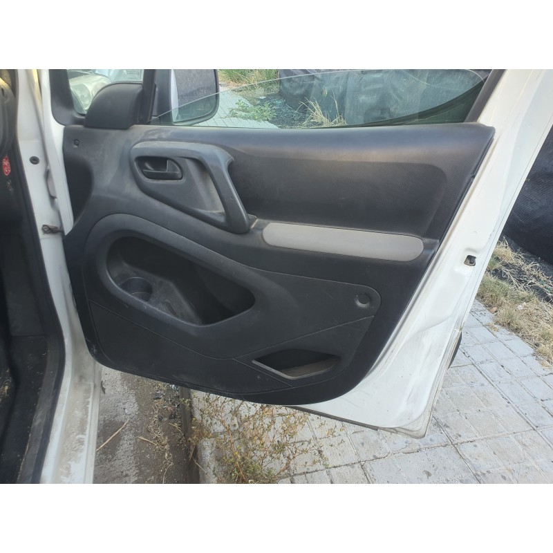 Recambio de guarnecido puerta delantera derecha para peugeot partner kombi 1.6 16v hdi fap referencia OEM IAM   