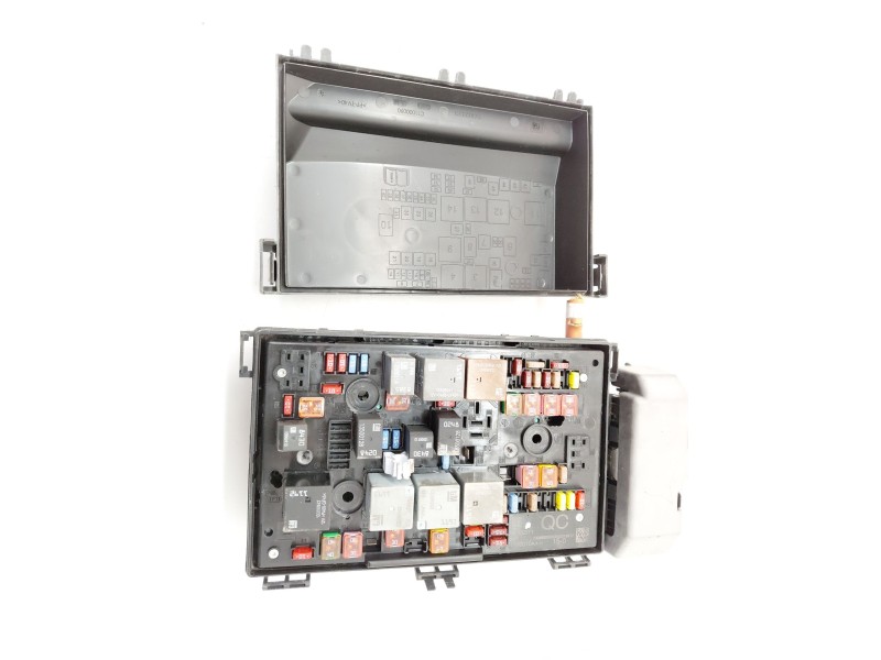 Recambio de caja reles / fusibles para opel astra j (p10) 1.6 (68) referencia OEM IAM 13317858  