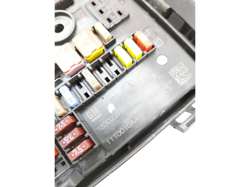 Recambio de caja reles / fusibles para opel astra j (p10) 1.6 (68) referencia OEM IAM 13317858  