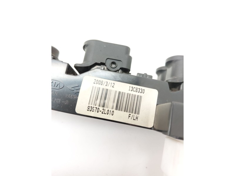 Recambio de mando elevalunas delantero izquierdo para hyundai i30 (fd) 1.4 referencia OEM IAM 935702L010  