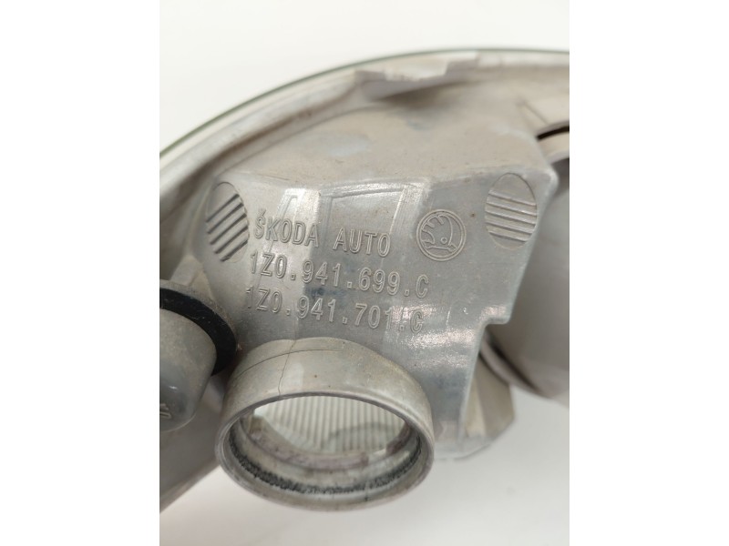 Recambio de faro antiniebla izquierdo para skoda octavia ii (1z3) 1.6 lpg referencia OEM IAM 1Z0941699  
							