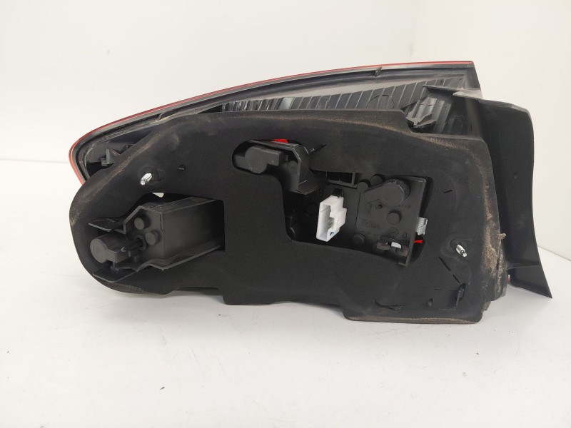 Recambio de piloto trasero derecho para peugeot 407 (6d_) 1.6 hdi 110 (6d9hzc, 6d9hyc) referencia OEM IAM   
							