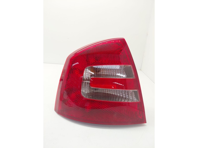 Recambio de piloto trasero izquierdo para skoda octavia ii (1z3) 1.9 tdi referencia OEM IAM 086651909L  