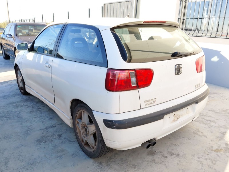 seat ibiza ii (6k1) del año 2001
							
