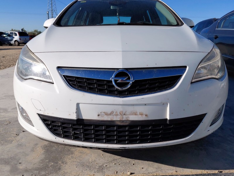 Recambio de paragolpes delantero para opel astra j sports tourer (p10) 1.7 cdti (35) referencia OEM IAM   
							