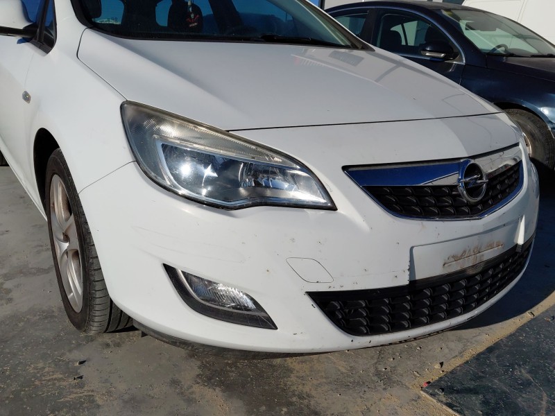 Recambio de paragolpes delantero para opel astra j sports tourer (p10) 1.7 cdti (35) referencia OEM IAM   
							