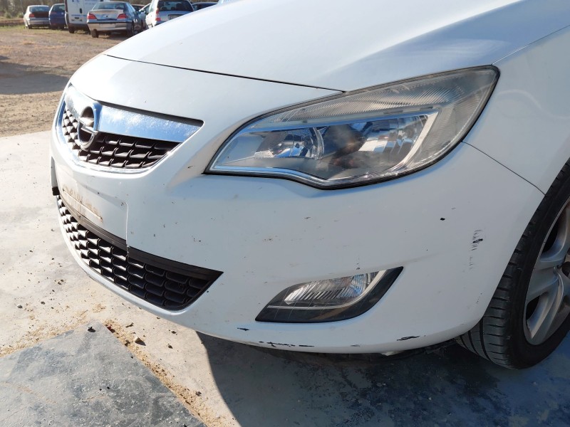 Recambio de paragolpes delantero para opel astra j sports tourer (p10) 1.7 cdti (35) referencia OEM IAM   