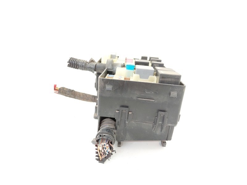 Recambio de caja reles / fusibles para ford focus iii 1.0 ecoboost referencia OEM IAM AV6714A067  