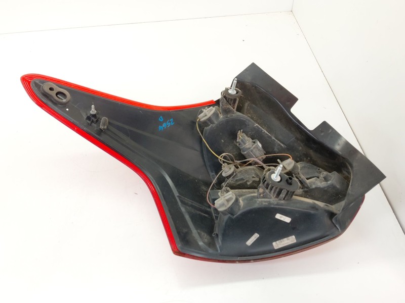 Recambio de piloto trasero derecho para ford focus iii 1.0 ecoboost referencia OEM IAM BM5113404BG  
							