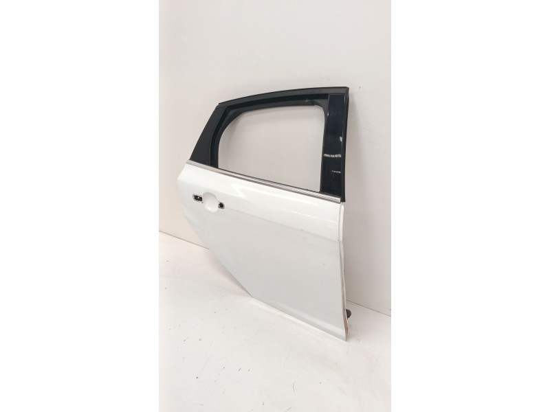 Recambio de puerta trasera derecha para ford focus iii 1.0 ecoboost referencia OEM IAM   
							