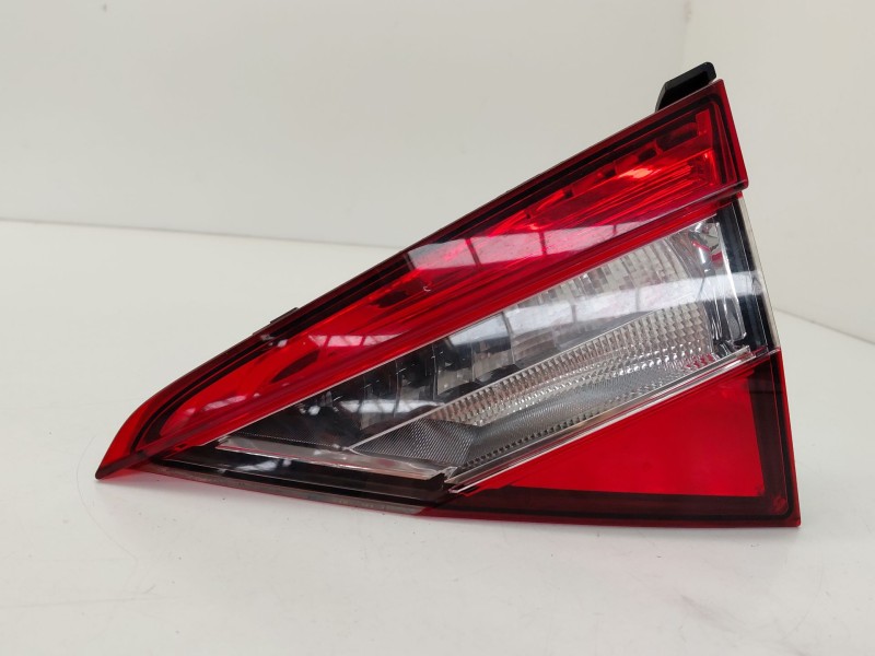 Recambio de piloto trasero derecho interior para skoda superb iii (3v3) 2.0 tdi referencia OEM IAM 3V5945308D  
							