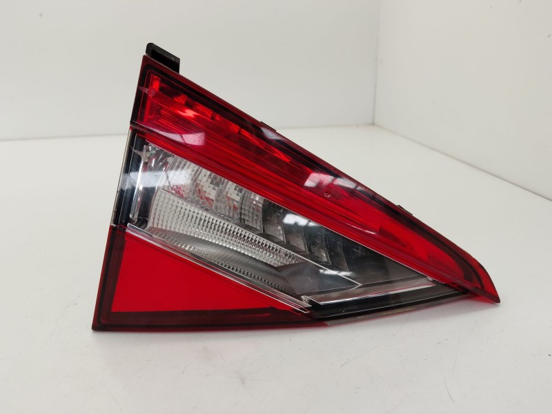 Recambio de piloto trasero izquierdo interior para skoda superb iii (3v3) 2.0 tdi referencia OEM IAM   