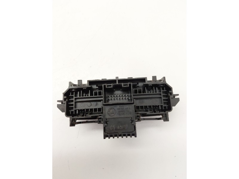 Recambio de freno de mano electrico para skoda superb iii (3v3) 2.0 tdi referencia OEM IAM 3V0927225B  