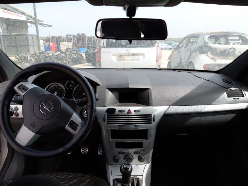 opel astra h gtc (a04) del año 2007
