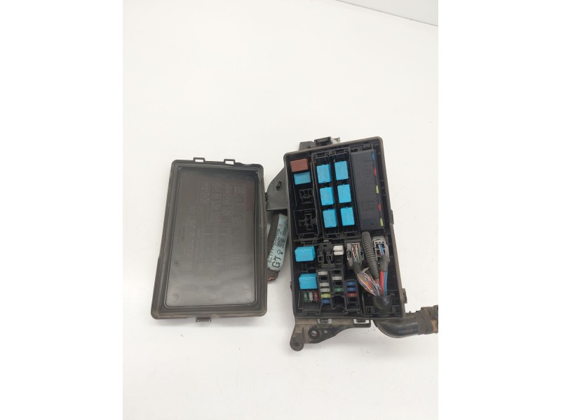 Recambio de caja reles / fusibles para lexus is ii (_e2_) 220d (ale20) referencia OEM IAM 8921153020  