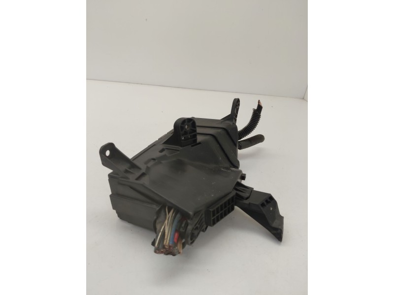 Recambio de caja reles / fusibles para lexus is ii (_e2_) 220d (ale20) referencia OEM IAM 8266253100  