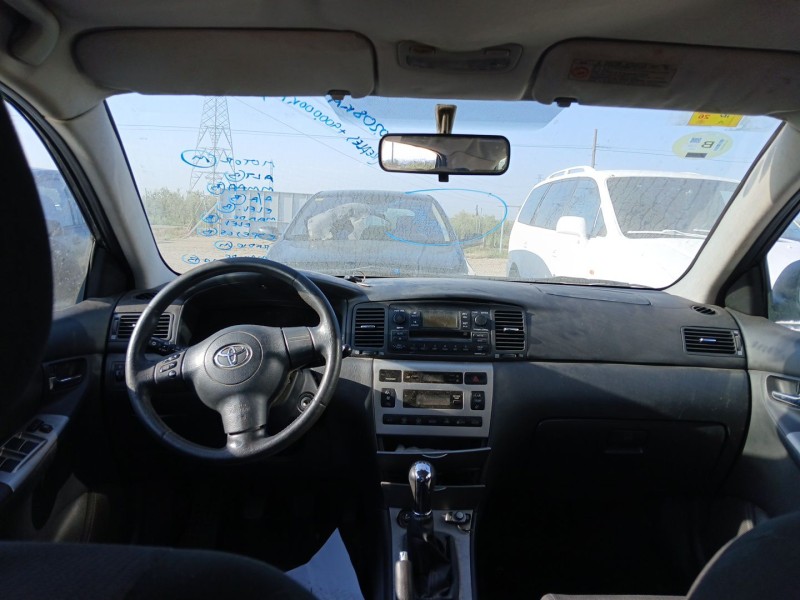 toyota corolla (_e12_) del año 2002
							